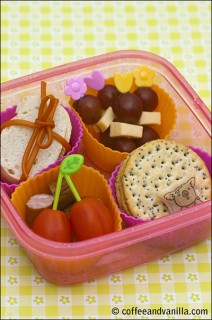 Lunchbox # 108 - Cheese & Grapes, Kabanosy and Chocolate Koala Cookies ...